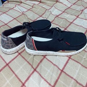 COPY - Hey Dudes - Wendy Jungle